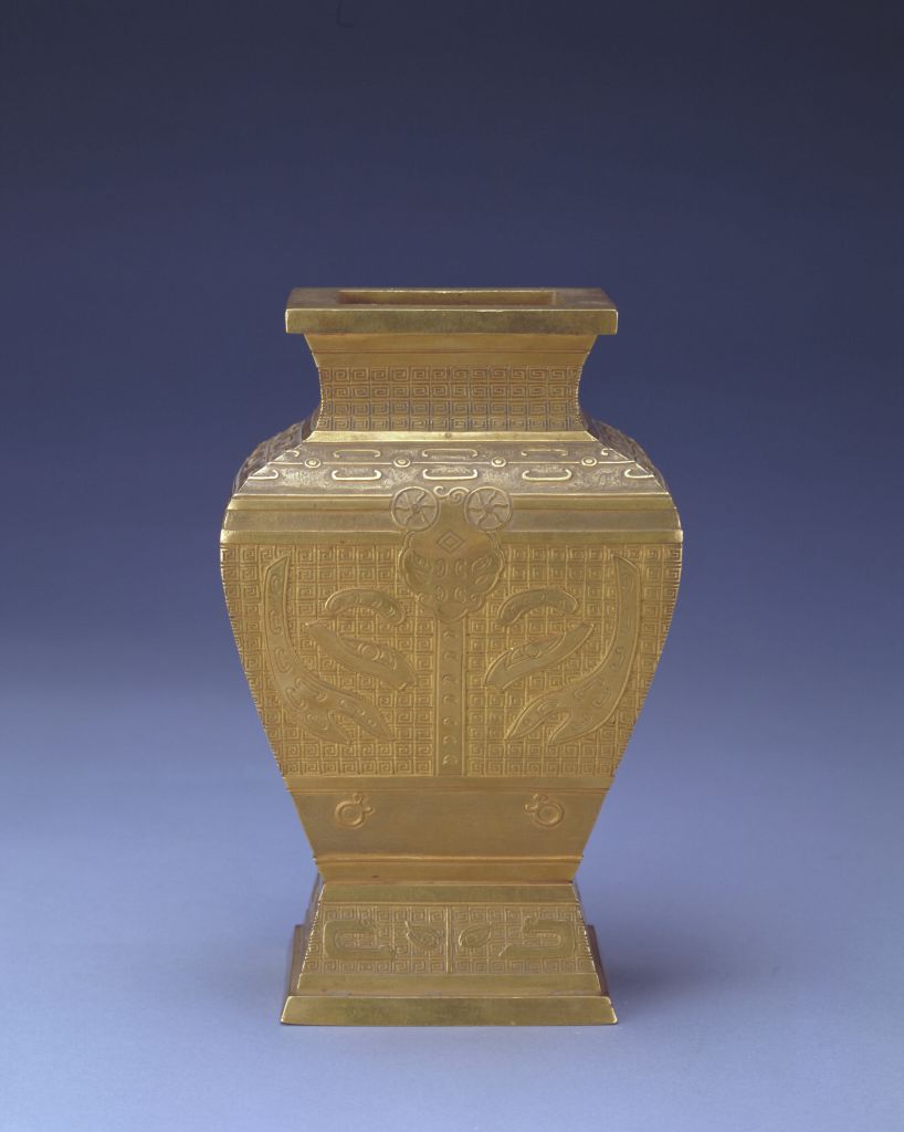 图片[1]-Gold Beast Face Pattern Square Bottle-China Archive